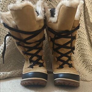 Stylish Tan Fur-Lined Boots